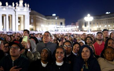 Así se vivió el primer día del cónclave en la Plaza de San Pedro