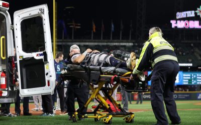 Yankees’ Oswaldo Cabrera taken off field by ambulance with ankle injury after scoring run